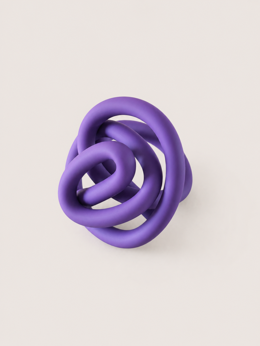 Anillo TRAZO mate · Tradición y movimiento en una sola línea.