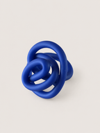 Anillo TRAZO mate · Tradición y movimiento en una sola línea.